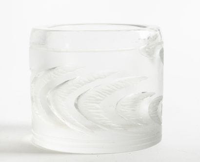 LALIQUE FRANCE
Vase roll.

Proof in crystal.

Signed...