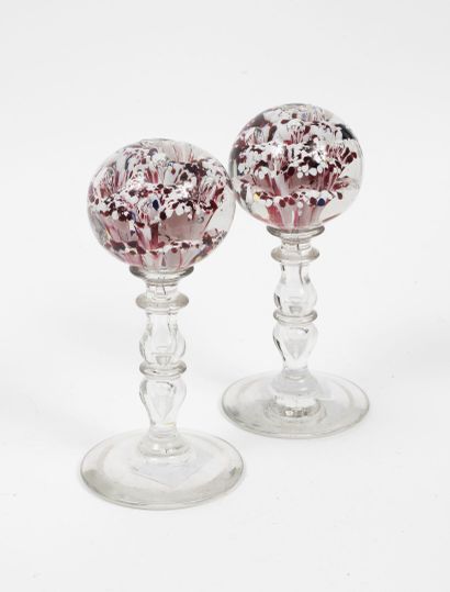 Belgique (?)
Pair of wig holders with spherical...