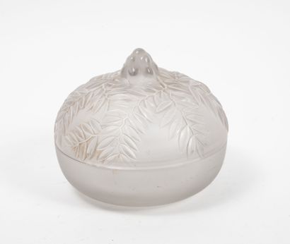 RENE LALIQUE (1860-1945)
Round box Vallauris.

Model...