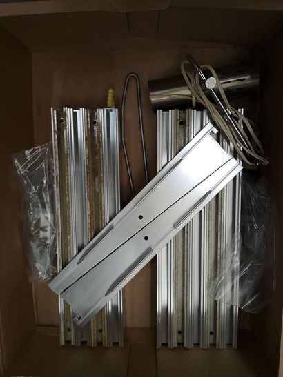 MOBILIER INTERNATIONAL
Wall-mounted bookcase...