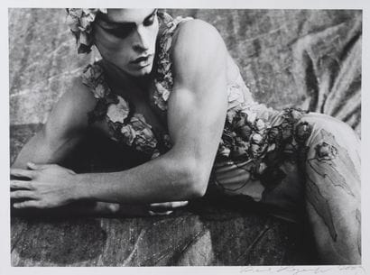 Karl LAGERFELD
Baptiste GIABICONI lying on...