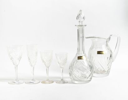 SAINT LOUIS
Part of service of cut crystal...