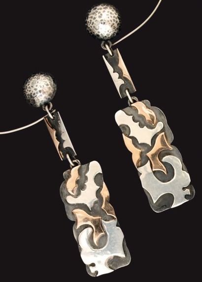J.DESPRES Etonnante paire de pendants d'oreilles...