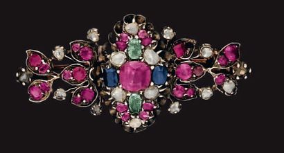 Délicate broche feuillagée en argent ajouré...