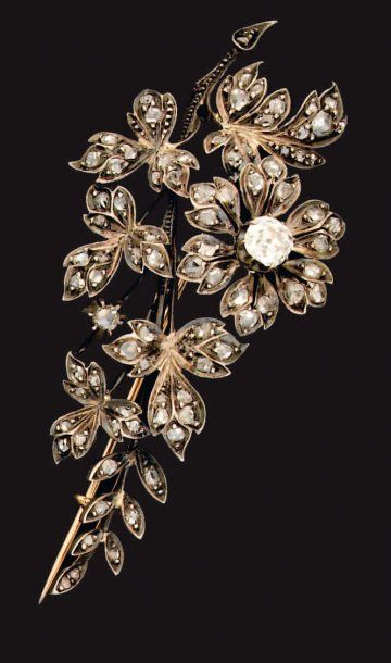 Broche bouquet en or rose et argent, sertie...