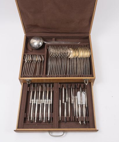 DIXI
Part of a silver-plated menagere with...