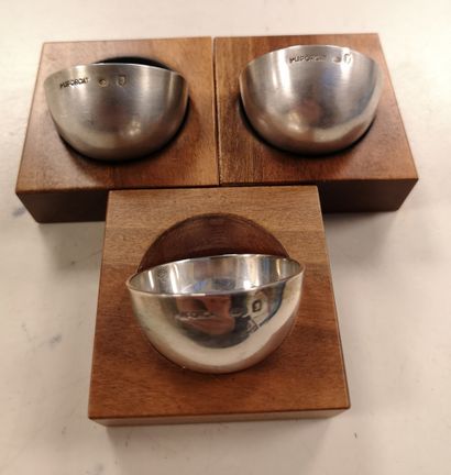 PUIFORCAT
Three silver egg cups (950) semi-spherical...
