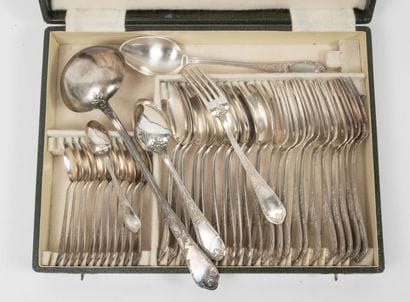 ERCUIS
Part of a silver-plated menagere with...