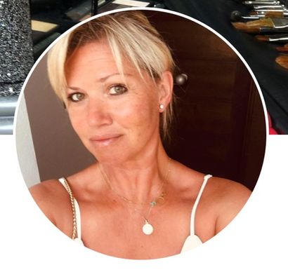 
1 hour of coaching and make-up advice by...