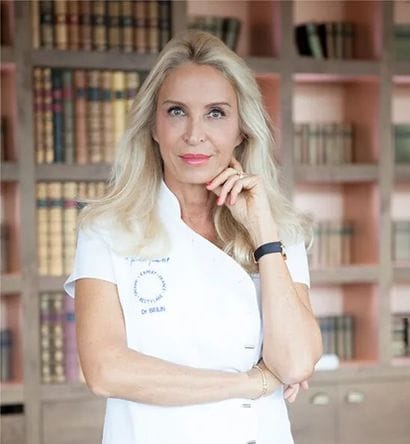 Traitement esthétique du visage avec le Docteur...