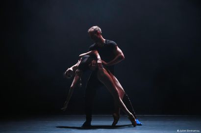 Cours de danse classique avec Clémence Gross

Clémence...