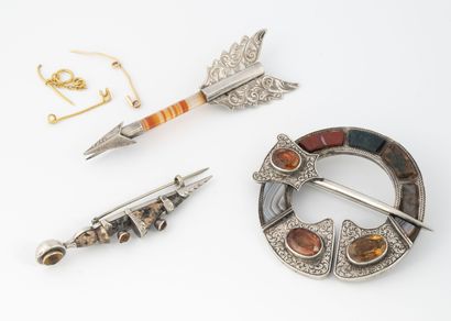 Set of three silver (925) or metal brooches,...