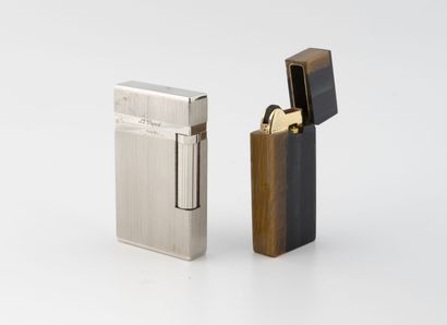 -ST. DUPONT
Briquet en acier brillant et...