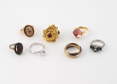 Lot of six rings in gold and silver metal...