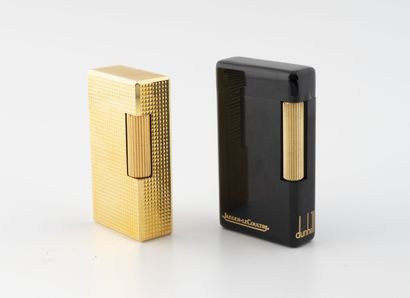 - DUNHILL & JAEGER LECOULTRE
Briquet en métal...