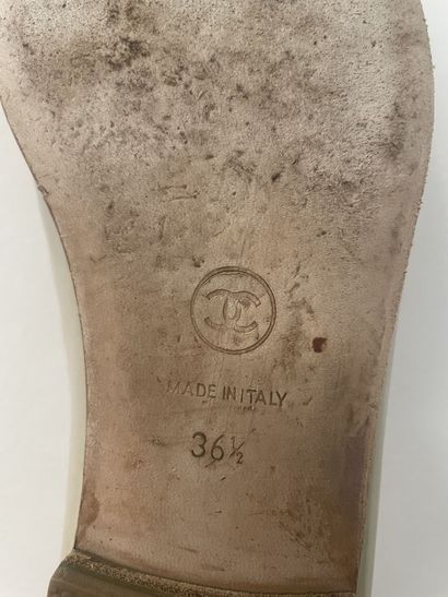 CHANEL Paris
Paire de ballerines en cuir...