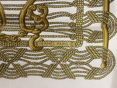 HERMES, Paris 
Écharpe en twill de soie imprimé...