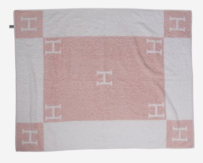 HERMES Paris
Drap de bain en éponge blanche...
