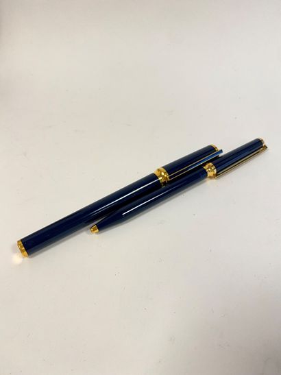 S.T. DUPONT
Parure comprenant un stylo roller...