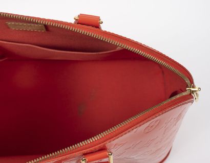 Louis VUITTON, Alma
Sac en cuir vernis orange...