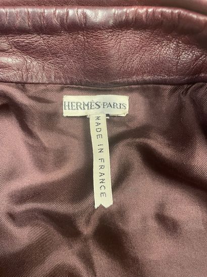 HERMES, Paris
Chemise en cuir d'agneau bordeaux,...
