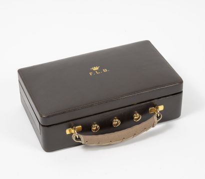 CARTIER, Paris
Beau coffret à bijoux en cuir...