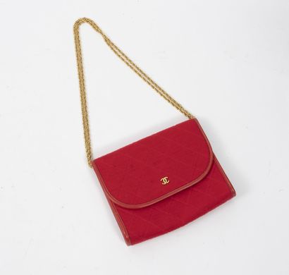 CHANEL
Petit sac pochette en jersey de laine...
