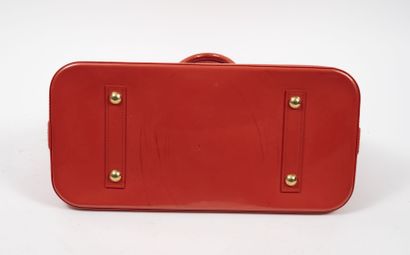 Louis VUITTON, Alma
Sac en cuir vernis orange...