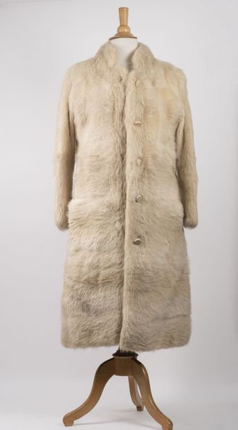 Christian DIOR 
Manteau court en ragondin...