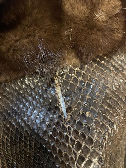 Christian DIOR
Manteau long en python (pré-Convention)...