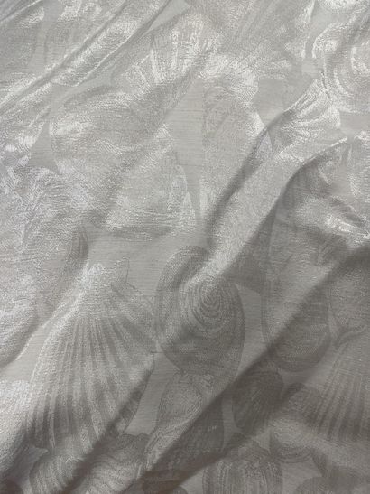 GRES
Belle robe sans manche en soie damassée...