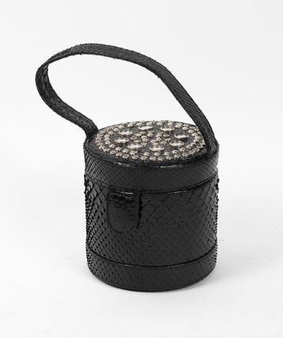 Andrea PFISTER
Petit sac cylindrique rigide...