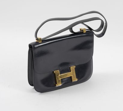 HERMES, Paris
Sac Constance en veau box bleu...
