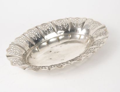 Lot in silver plated metal including :
-...