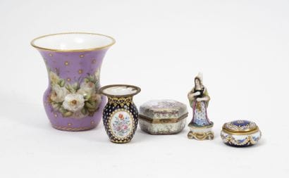 BOYER à Paris
Small flat-bottomed vase with...