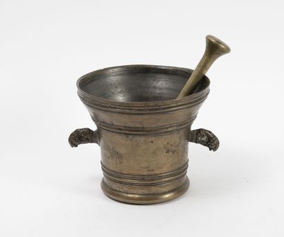 Mortar in brass alloy with fillet decoration....