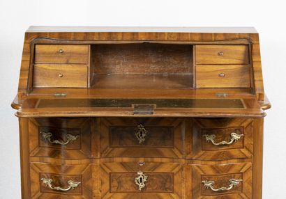 VALLEE du RHIN ou ALLEMAGNE, 
Commode scribane...