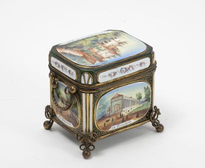 Set of two boxes: 
- One in green opaline...