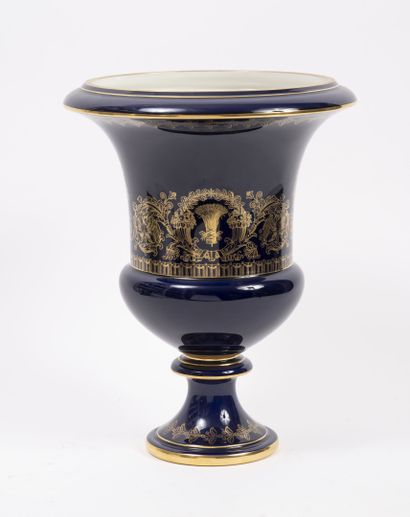 SEVRES, Epis de blés, 1975
A pair of white...