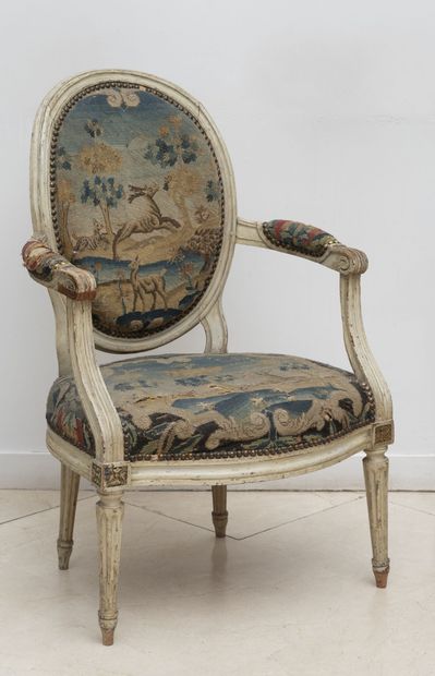 Paire de fauteuils en cabriolet, en bois...