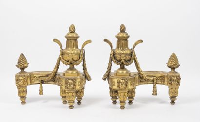 Paire de chenets de style Louis XVI en bronze...