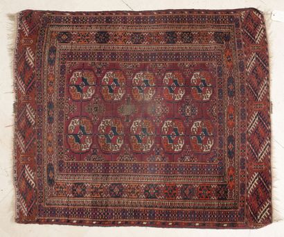 Deux tapis de type BOUKKHARA, XXème siècle
-...