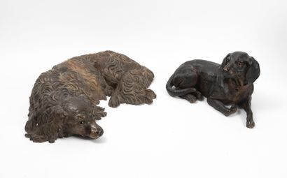 ANGLETERRE (?)
Two sculptures of dogs in...