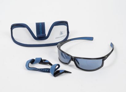 Louis VUITTON Cup
Paire de lunettes de soleil...