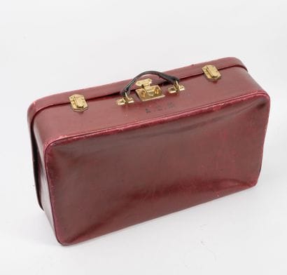 HERMES Paris
Valise souple en cuir box rouge...