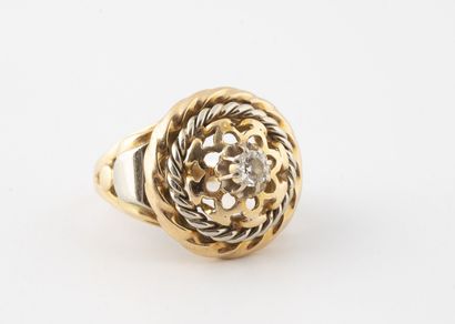 Yellow and white gold (750) ring with openwork...
