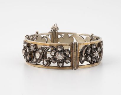 Bracelet en argent (min 800) partiellement...