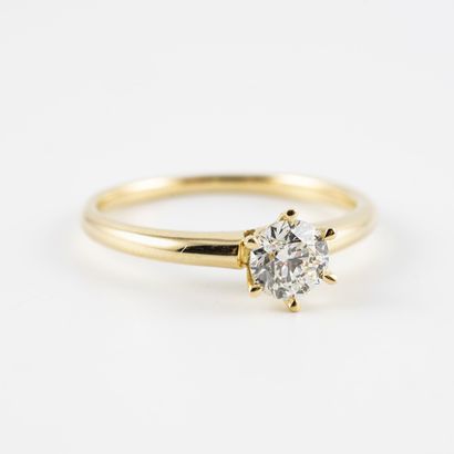 Bague solitaire en or jaune (750) ornée d'un...