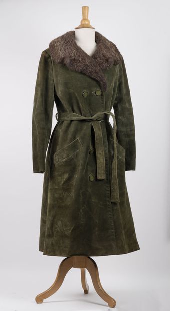 Christian DIOR, Paris
Manteau en peau vert...