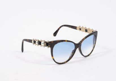 CHANEL
Paire de lunettes polarisée, avec...